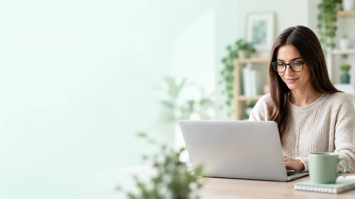 Profesionistă oferind servicii online